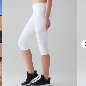 Lululemon white Mind Over Miles 17’ Crop size 4